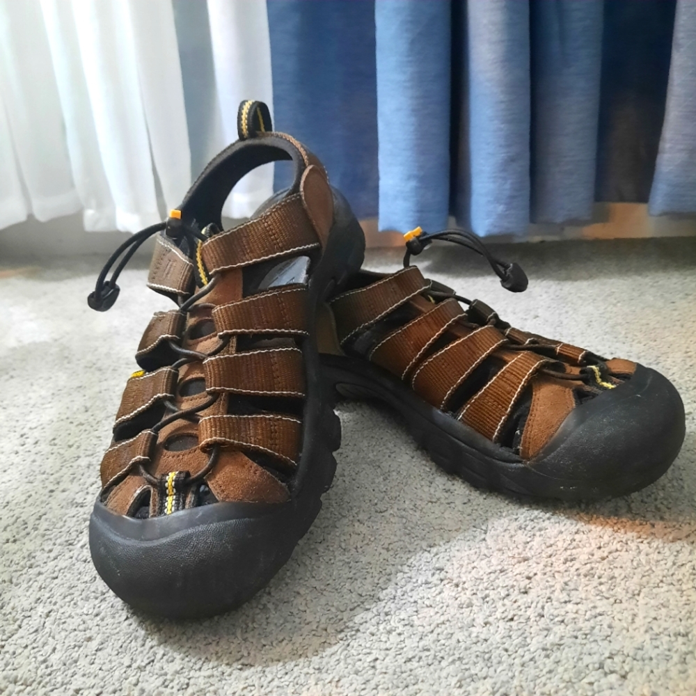 Keen Newport H2 Men's Shoe Sandal US 9.5 Brown Hiking Walking Watersports